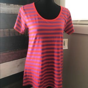 Buy 2 get 1 ♥️ NWT LuLaRoe XS Classic Tee